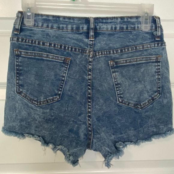 NEW Destroyed Distressed Acid Washed Denim Jean Shorts Size 16 - Picture 3 of 7